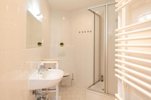 Een badkamer bij Ko-Living - Apartment am Wasserturm - vintage & industrial