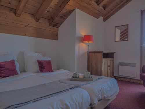 מיטה או מיטות בחדר ב-La Couronne
