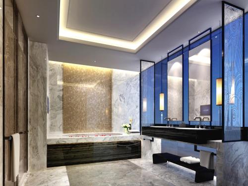 A bathroom at Wanda Realm Yiwu