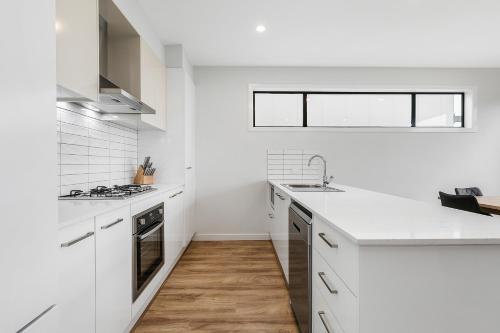 Una cocina o zona de cocina en Waterline Property Portarlington