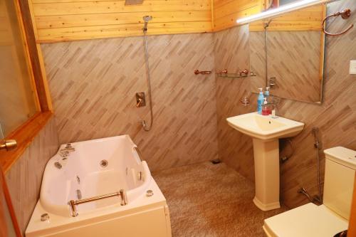 A bathroom at Ella Country House