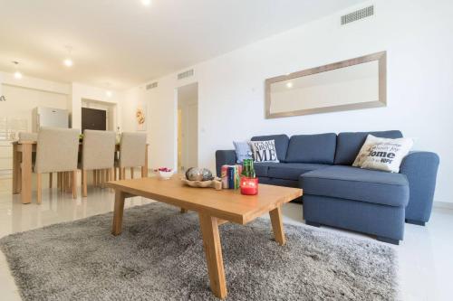 Imagine din galeria proprietății Stylish 2BR/Parking, View Over The Temple Mount în Ierusalim