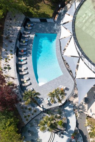 Bazén v ubytování Novotel Poitiers Site du Futuroscope nebo v jeho okolí