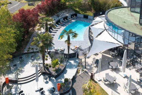 Bazén v ubytování Novotel Poitiers Site du Futuroscope nebo v jeho okolí