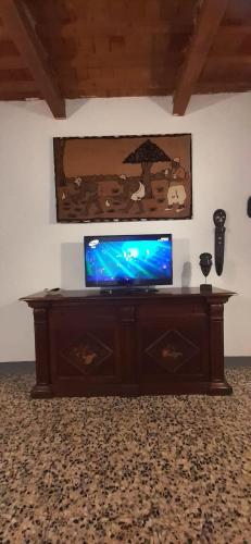 TV a/nebo společenská místnost v ubytování Casa La Fornace