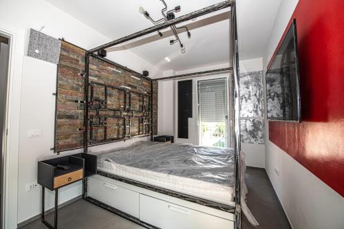 En eller flere senge i et værelse på APPARTAMENTO DALMA - RESIDENCE IL PORTO