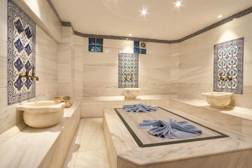 A bathroom at Amber Hotel & Spa