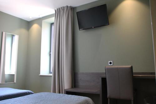Postel nebo postele na pokoji v ubytování Hotel Le Pont Neuf