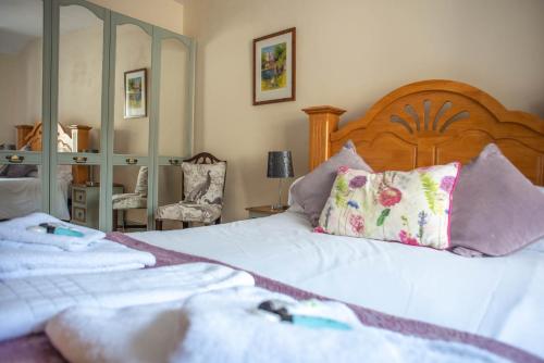 a bedroom with a bed with two towels on it at The Horse and Jockey in Tideswell