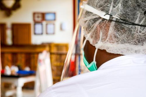 a woman wearing a plastic veil on her head at Pousada Araujo Bazilio in Tiradentes