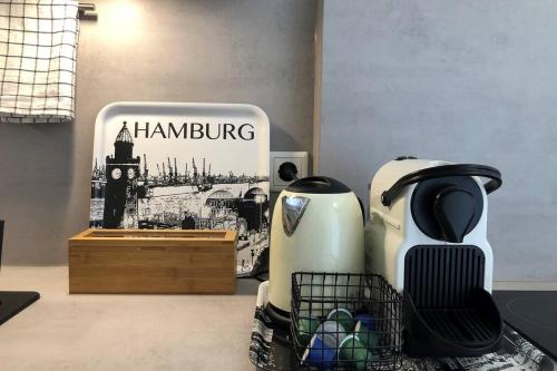 a kitchen appliance sitting on top of a counter at Stadtpark-Domizil - 70 qm, zentral & ruhig in Hamburg