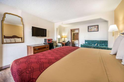 Gallery image of Econo Lodge Inn & Suites in Macon