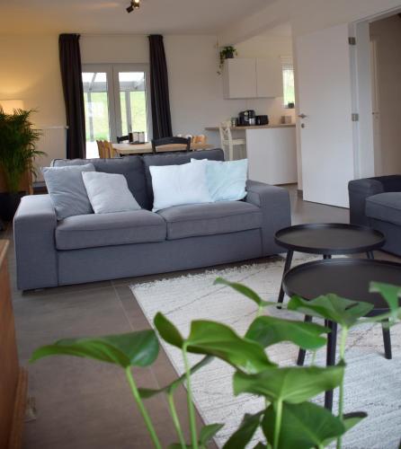 Posezení v ubytování Gîte le 44 - au calme avec jardin, proche de Namur