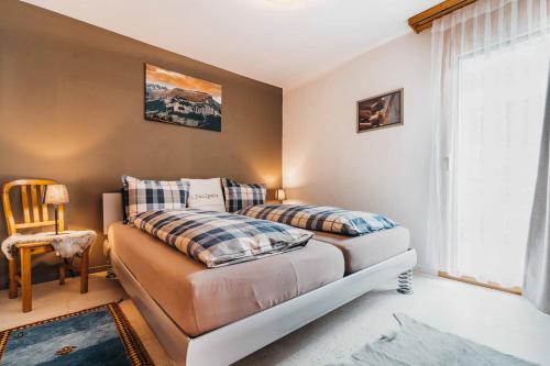 Llit o llits en una habitació de Charming 4 bed flat in Flims