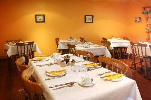 Restorāns vai citas vietas, kur ieturēt maltīti, naktsmītnē McCarthy's Lodge B&B