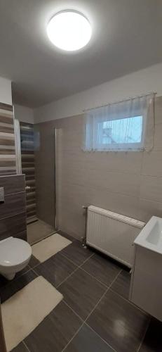 Koupelna v ubytování Hajnalka vendégház