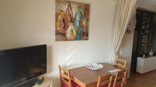 TV a/nebo společenská místnost v ubytování Los Cristianos, vistas al mar