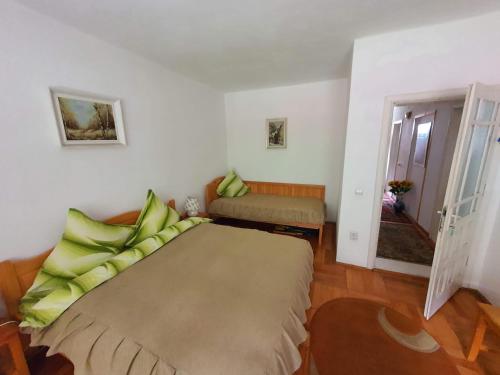 a bedroom with a large bed with green pillows at Casa Miorita in Cumpăna