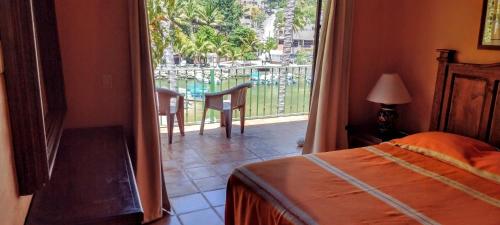 Postel nebo postele na pokoji v ubytování Deluxe Cat Condo