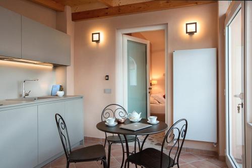 a dining room with a table and chairs and a kitchen at Dimora del Leone Gaeta in Gaeta