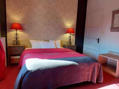 Кровать или кровати в номере Hotel Mondial