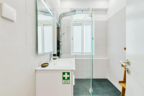 Kylpyhuone majoituspaikassa Madeira Xhic Apartment
