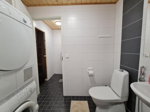 Vannituba majutusasutuses Mansikkaharju Holiday Camp