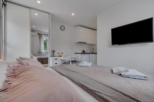 Ein Bett oder Betten in einem Zimmer der Unterkunft Studio apartmani Buljan