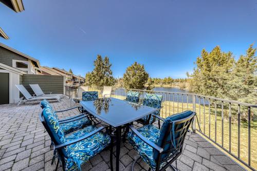 On the Lake at Eagle Crest – Photos 2