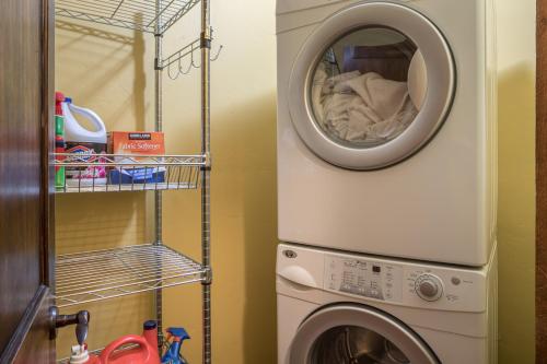 a washer and dryer in a small room at Hobbit House in Big Sky