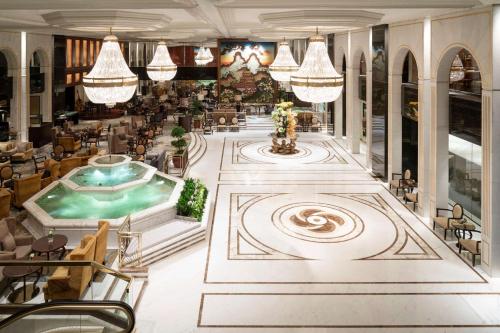 an overhead view of a hotel lobby with a hot tub at Kowloon Shangri-La, Hong Kong in Hong Kong