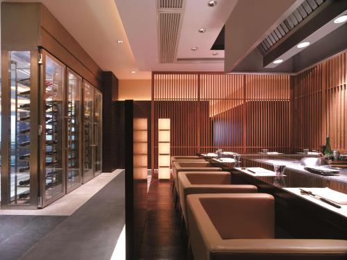a restaurant with a long line of tables and chairs at Shangri-La Guangzhou-Walking to Canton Fair Complex in Guangzhou