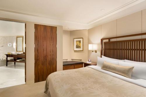 Shangri-La Vancouver Image