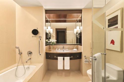 Ein Badezimmer in der Unterkunft Shangri-La Xian