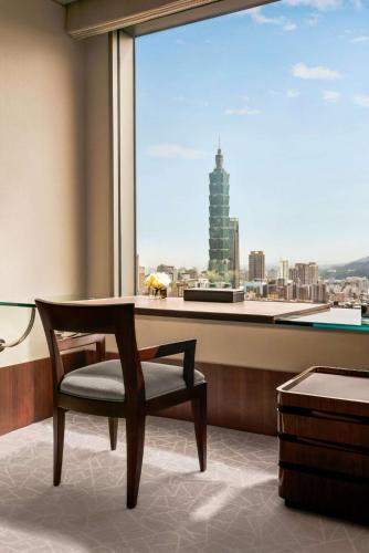Балкон или терраса в Shangri-La Far Eastern, Taipei