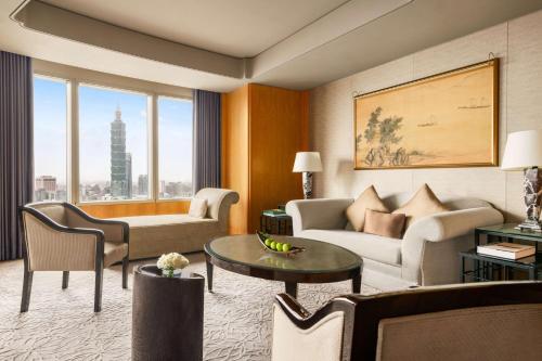Гостиная зона в Shangri-La Far Eastern, Taipei
