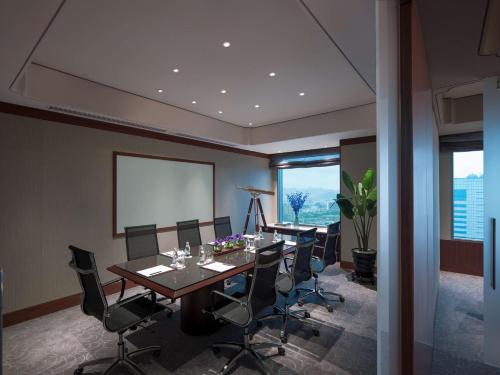 Бизнес-центр и/или конференц-зал в Shangri-La Far Eastern, Taipei