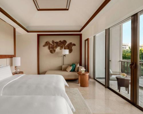 Postel nebo postele na pokoji v ubytování Shangri-La Sanya