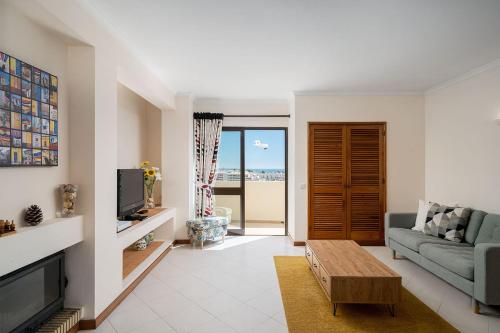 Bela Vista Penthouse with Pool by LovelyStay
