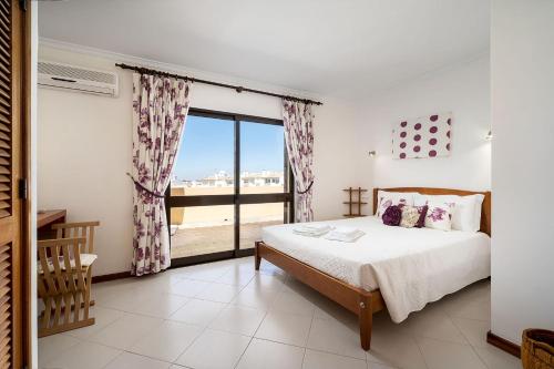 Bela Vista Penthouse with Pool by LovelyStay