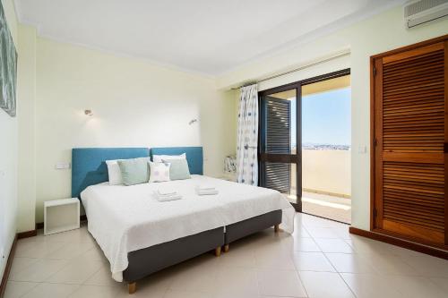 Bela Vista Penthouse with Pool by LovelyStay
