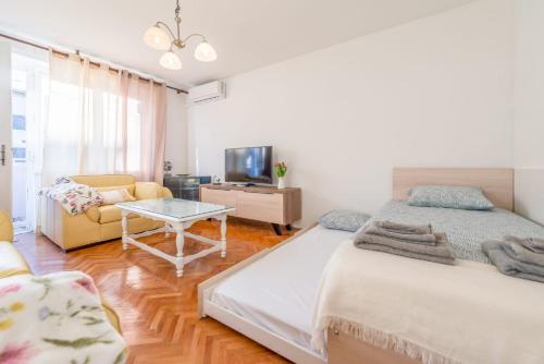 Miss Violet Apartment