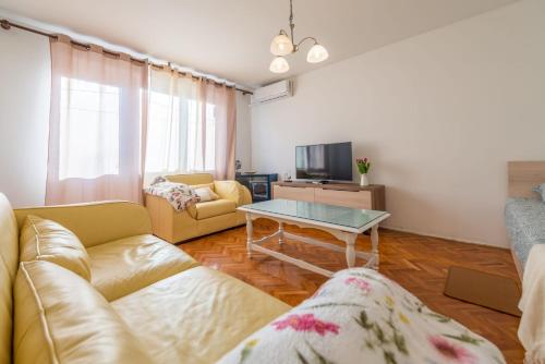 Miss Violet Apartment