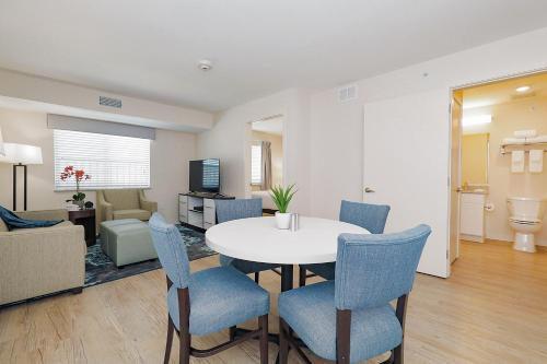 a living room with a white table and chairs at Parks Residential-Richardson in Richardson