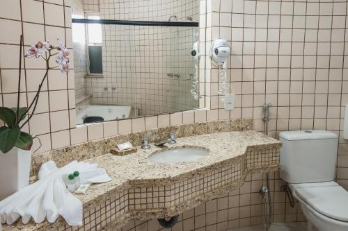 Ett badrum på Tower Franca Hotel