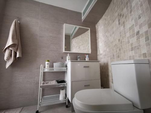 A bathroom at Otylia La Calma Sun Apartment With Sea View