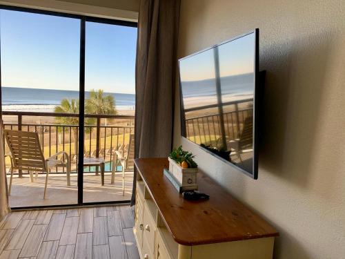 Modern and Breathtaking Oceanfront 1BD Condo Patricia Grand Resort