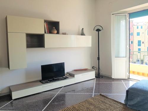 a living room with a desk with a laptop on it at Mare & Relax in Albissola Marina