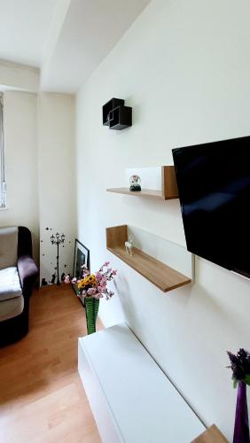a living room with a couch and a tv at Tetovo Apartment Superb Location in Tetovo
