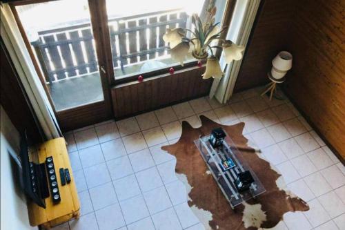 a view of a room with a smashed floor at Superbe appartement au centre de Samoens in Samoëns